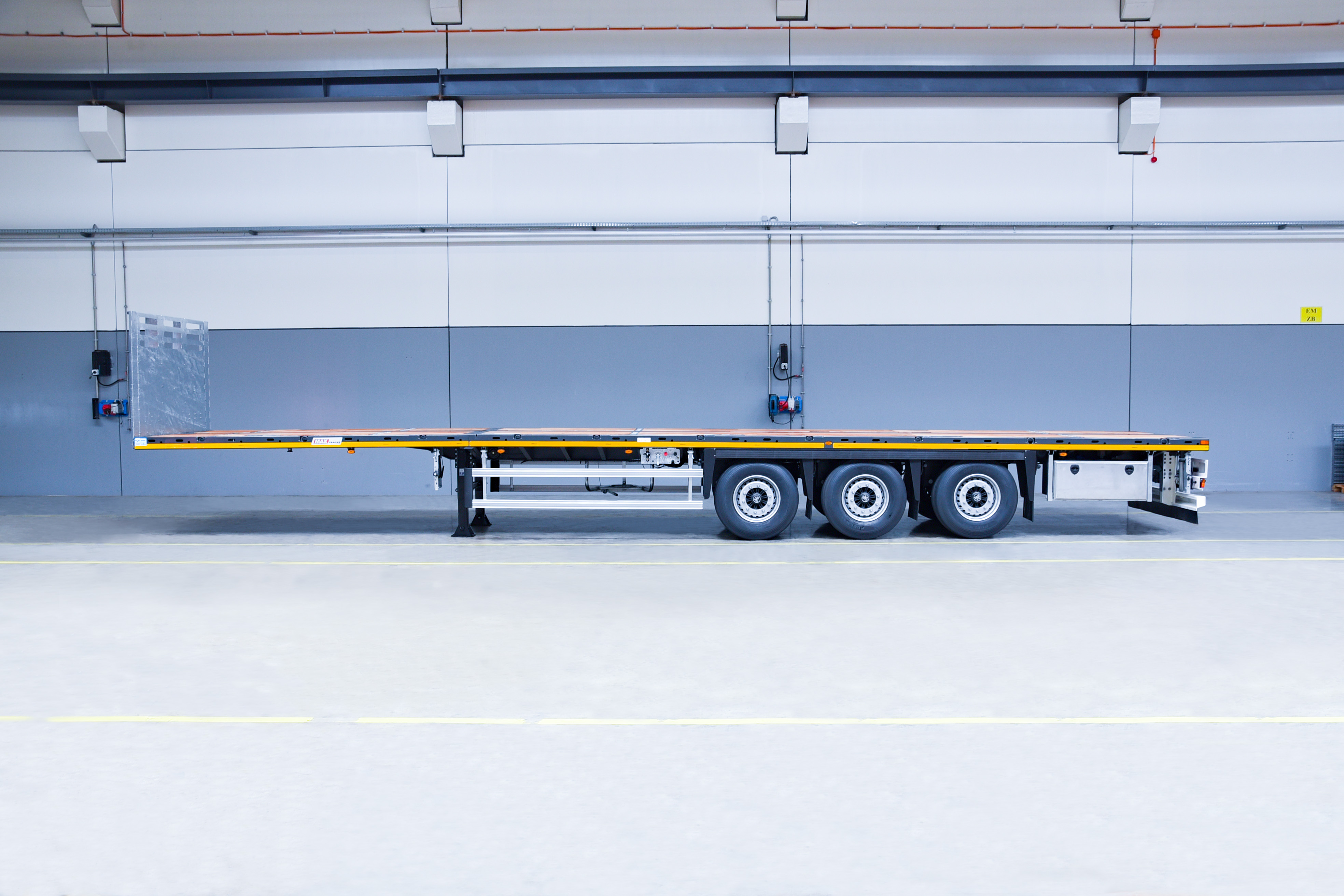 Flatbed trailer MAX Trailer MAX200 vehicle for sale