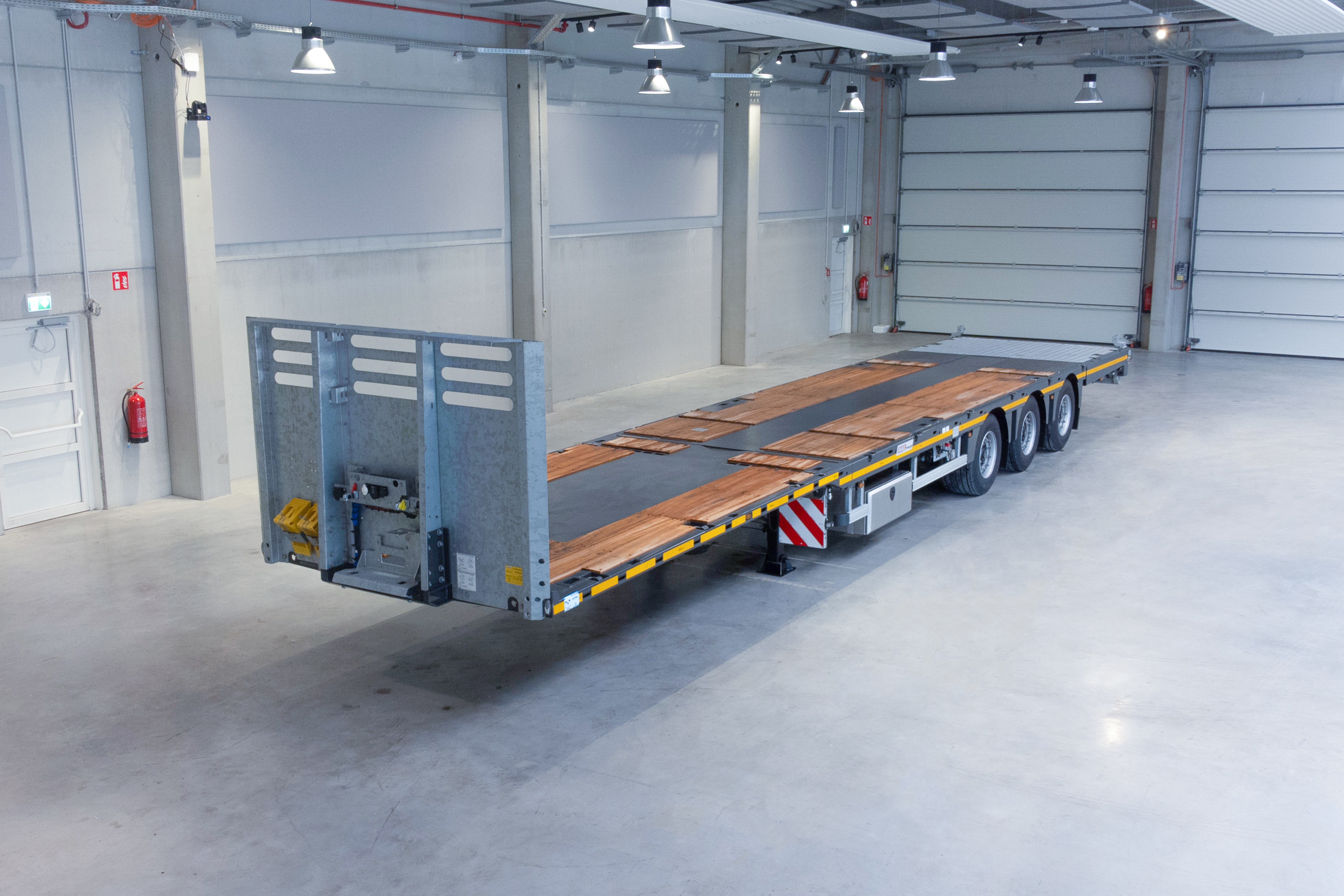 Flatbed trailer MAX Trailer MAX200 vehicle for sale