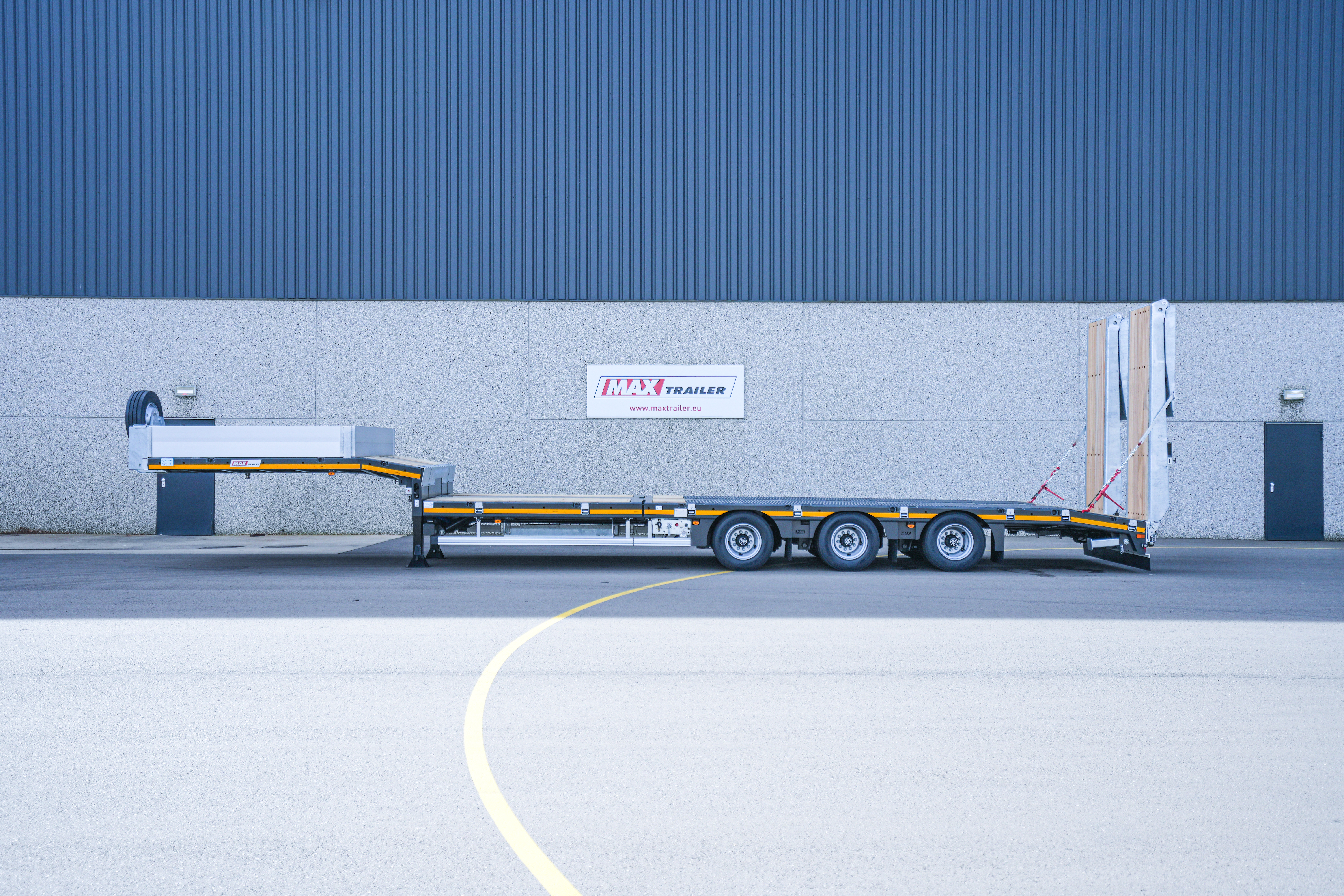 Low loader MAX Trailer MAX100 vehicle for sale