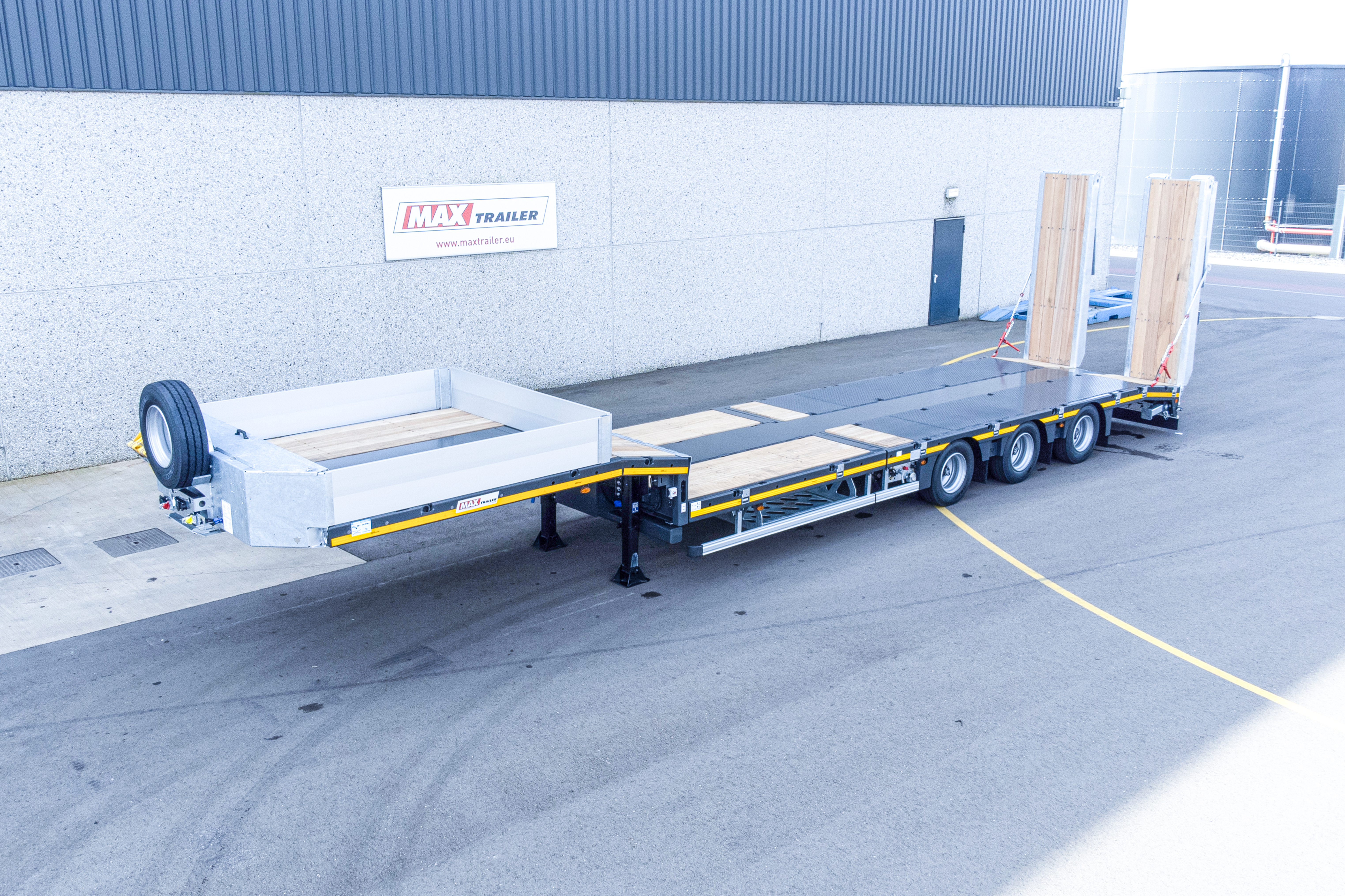 Low loader MAX Trailer MAX100 vehicle for sale