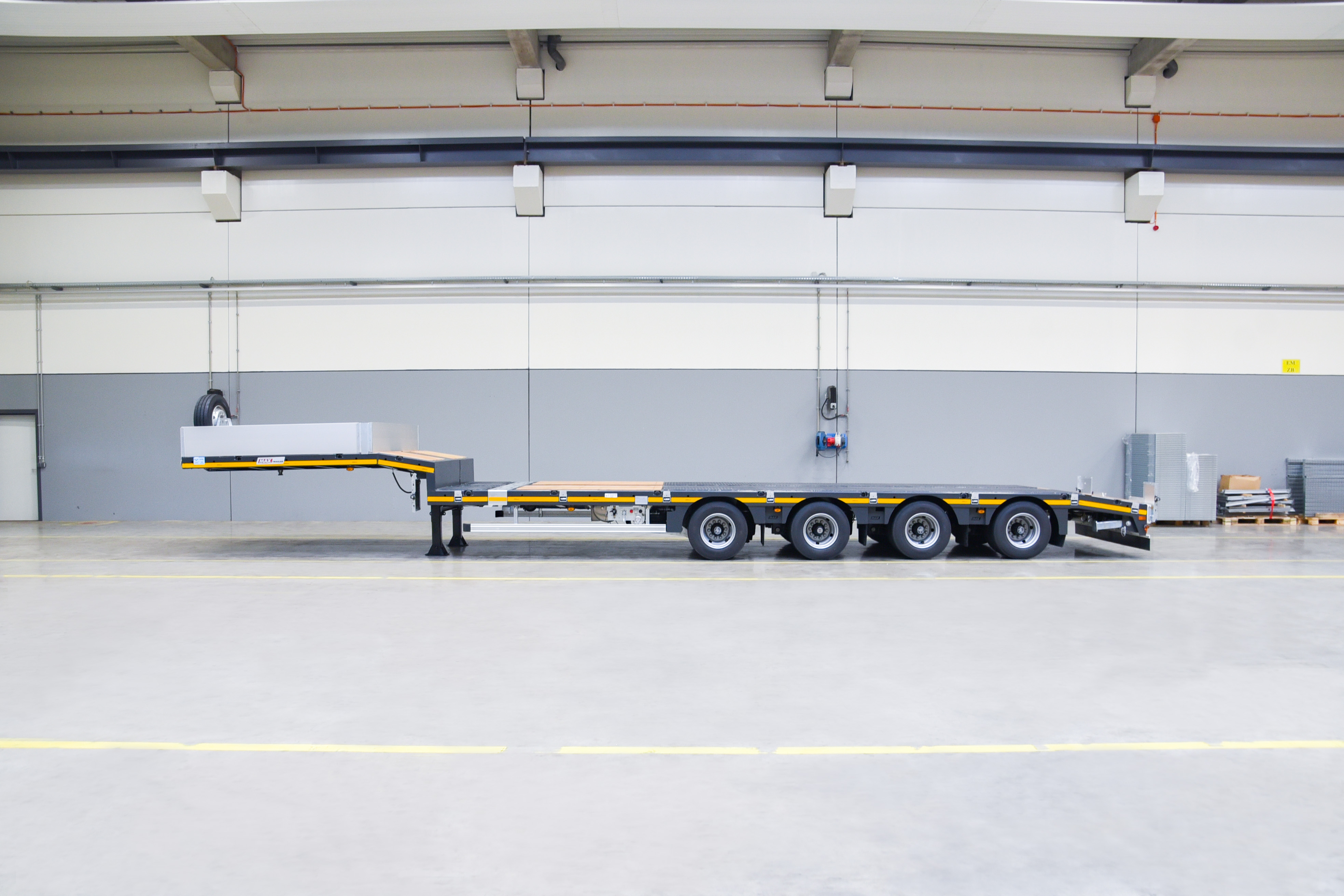 Low loader MAX Trailer MAX100 vehicle for sale