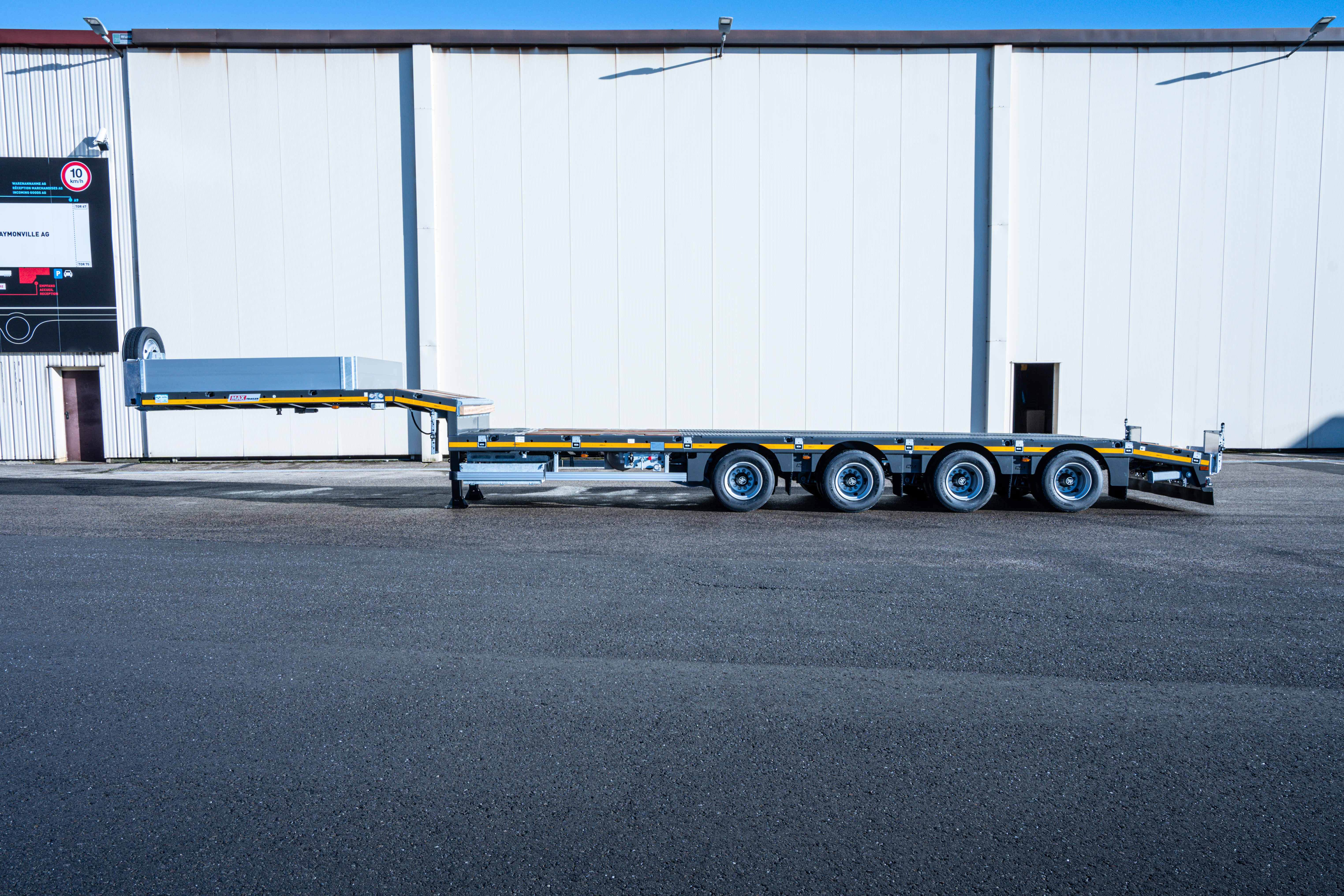 Low loader MAX Trailer MAX110 vehicle for sale