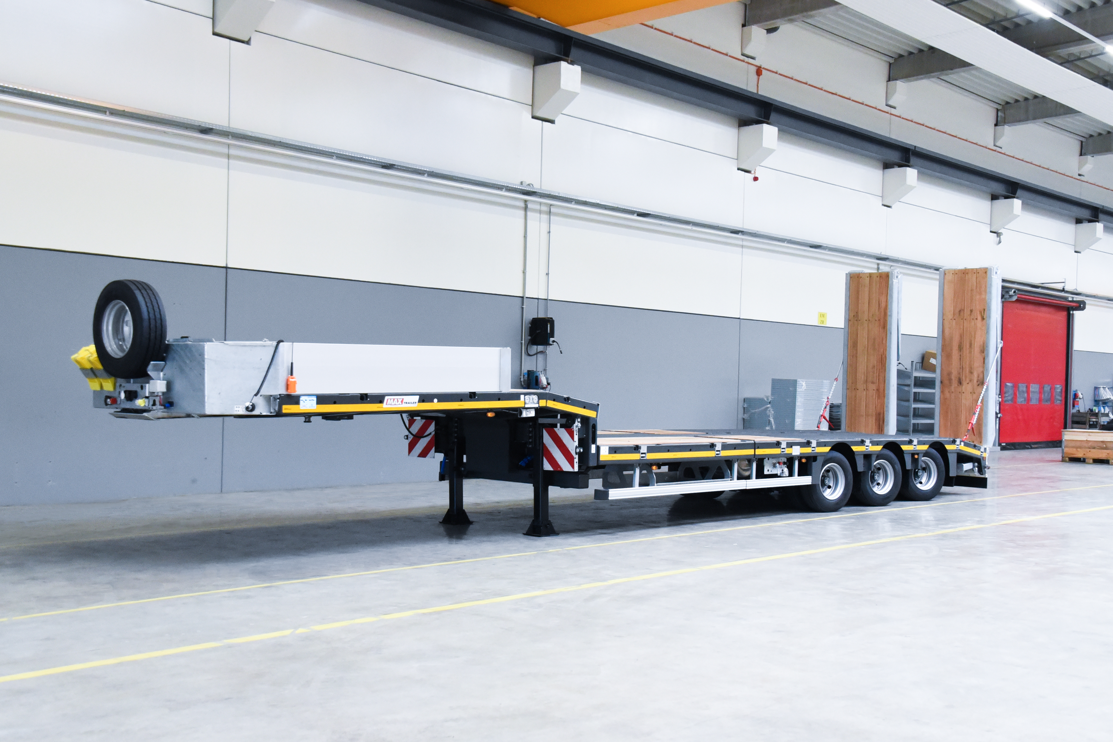 Low loader MAX Trailer MAX110 vehicle for sale