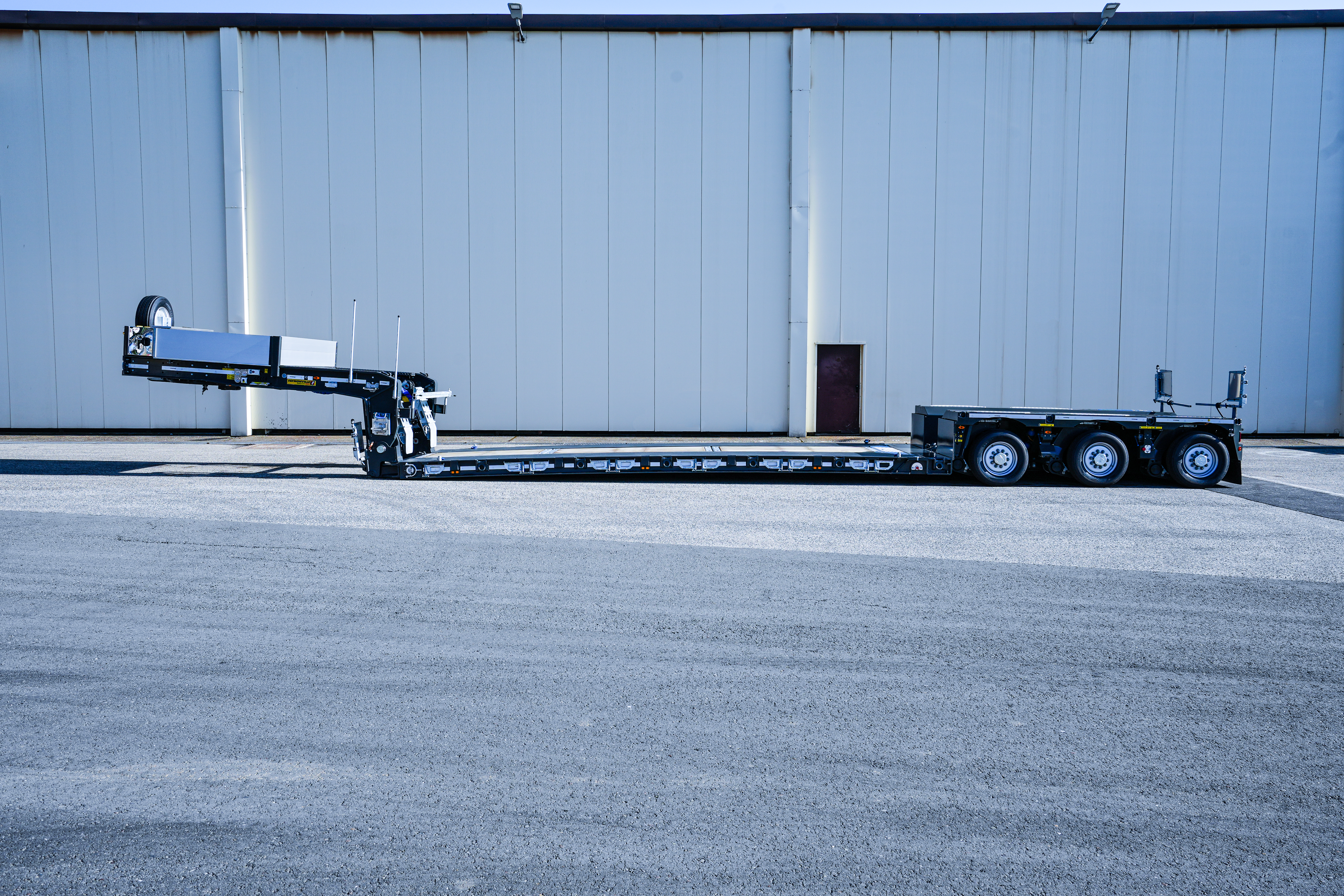 Lowbed trailer Faymonville MegaMAX vehicle for sale
