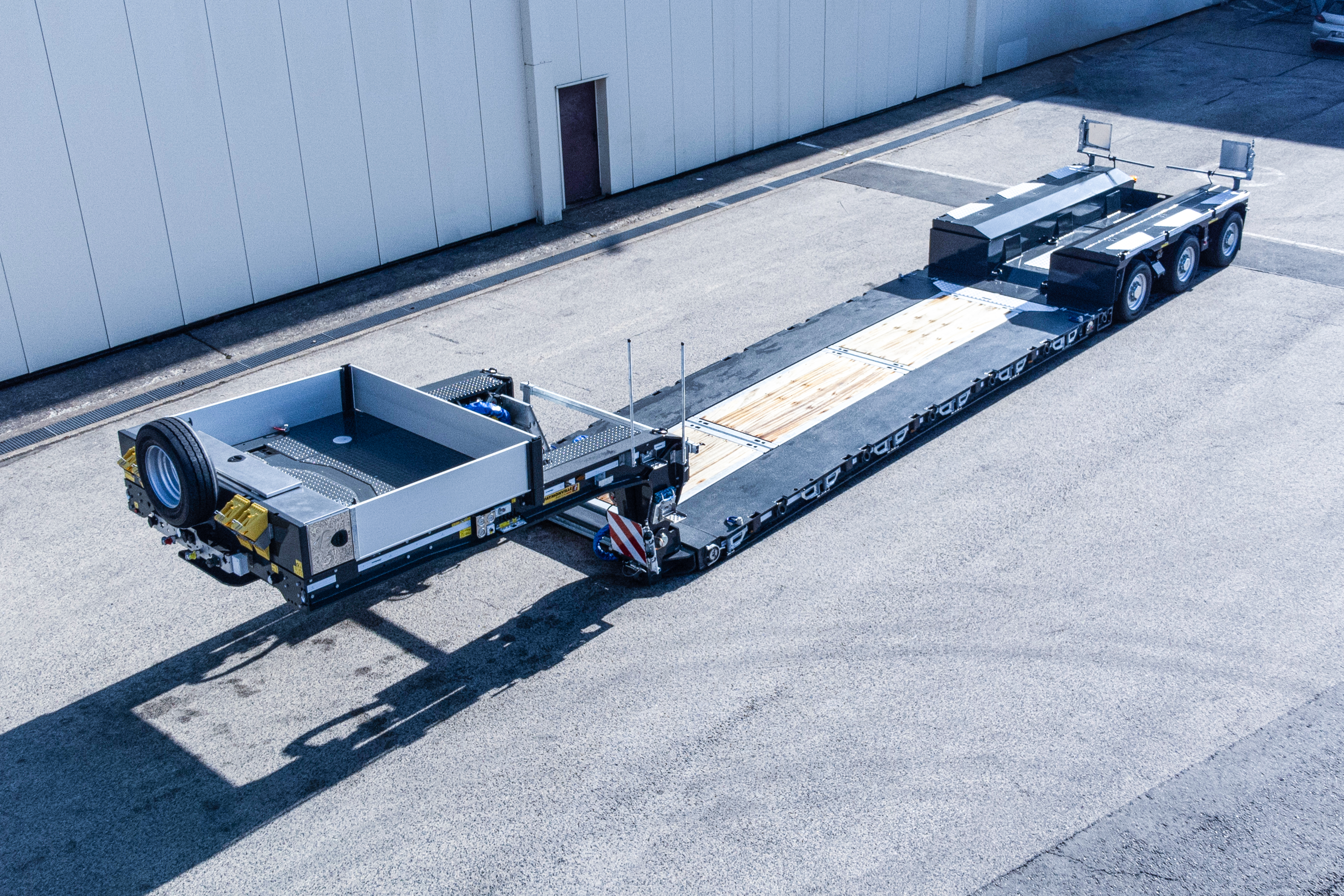 Lowbed trailer Faymonville MegaMAX vehicle for sale